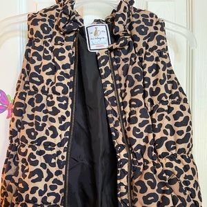 Animal print vest with pockets